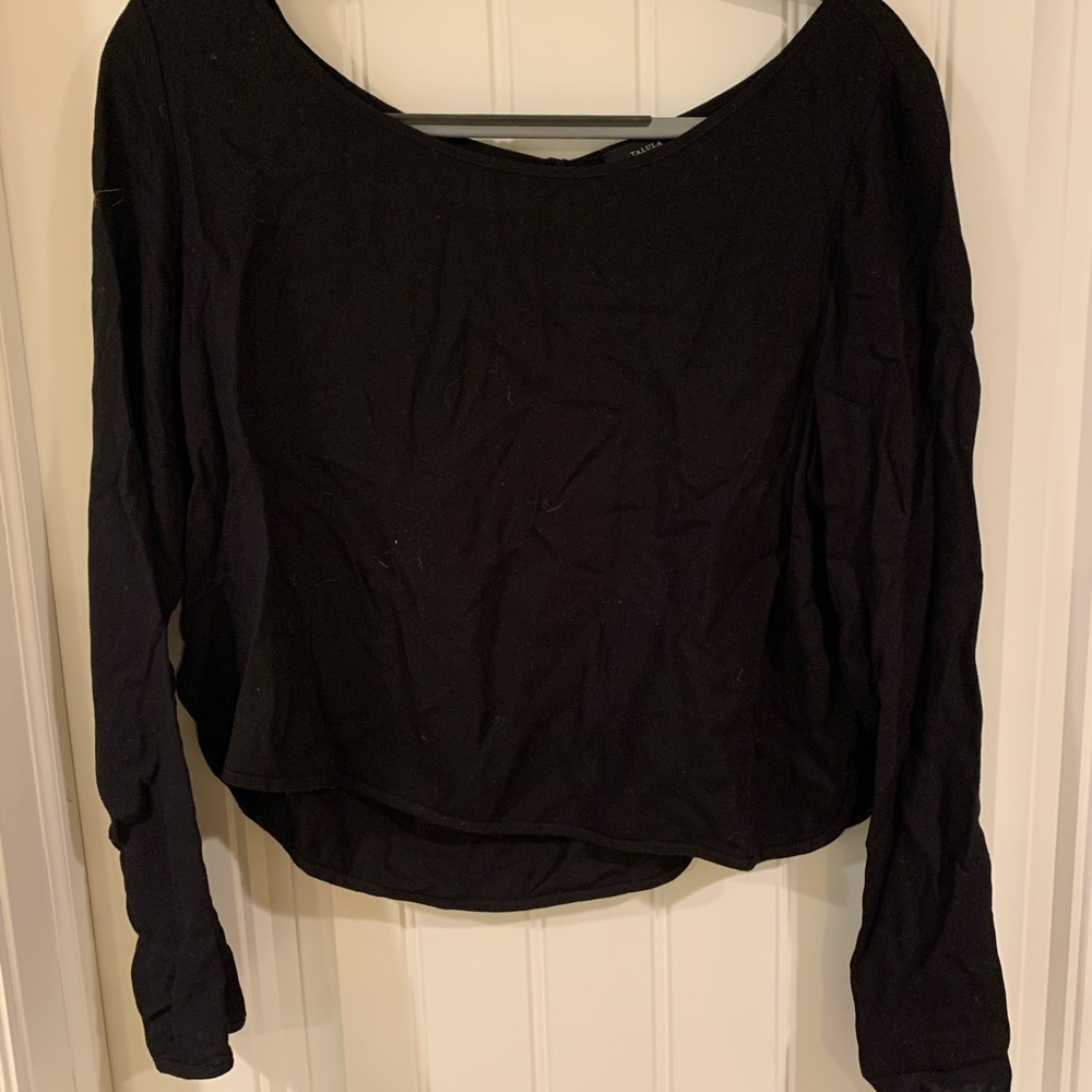 Aritzia Talula scoop neck black shirt